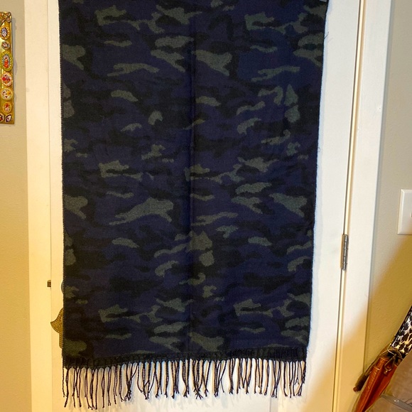 Accessories - Rare. Navy Blue Camouflage Scarf/Shawl/Wrap double wide 25” x 72”+ 4” fringe